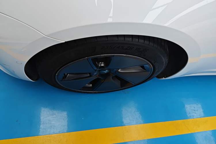 Used Tesla Model 3 2022 Rear-Wheel-Drive Version Left Front Wheel Hub