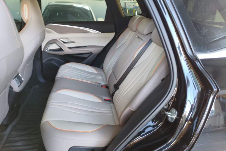 Used BYD Song Pro New Energy 2024 HONOR Edition DM-i 71KM Navigation Model
