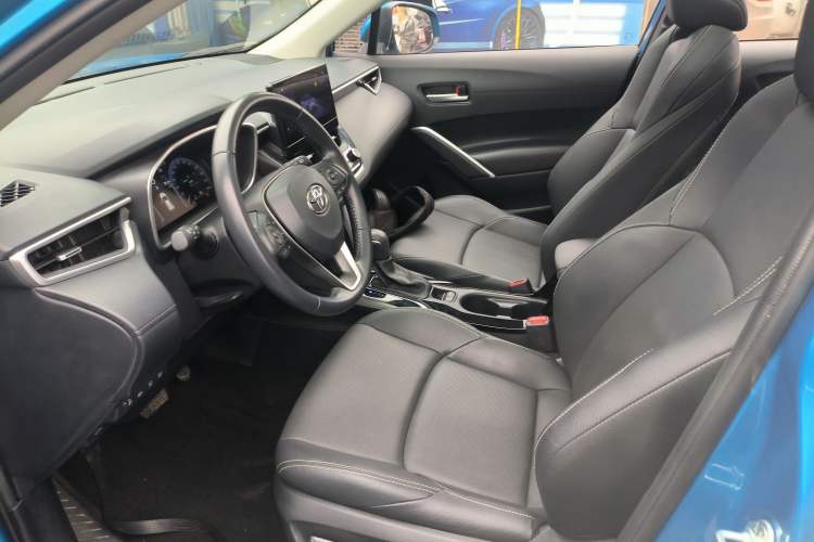 Used Toyota FRONTLANDER 2023 2.0L Smart Electric Hybrid Dual-Engine Deluxe Version
