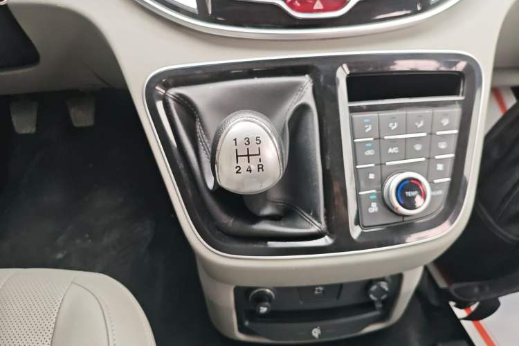 Used JAC Refine M4 2016 2.0L Manual Luxury Version