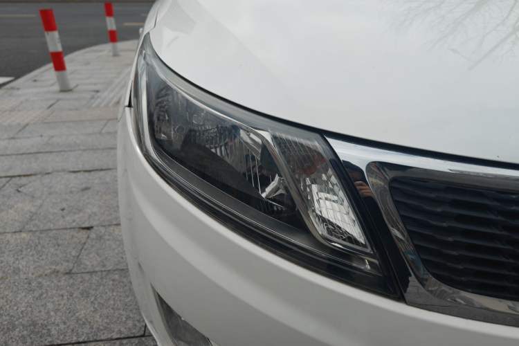 Used Kia K2 2012 Sedan 1.4L MT GLS Commemorative Edition