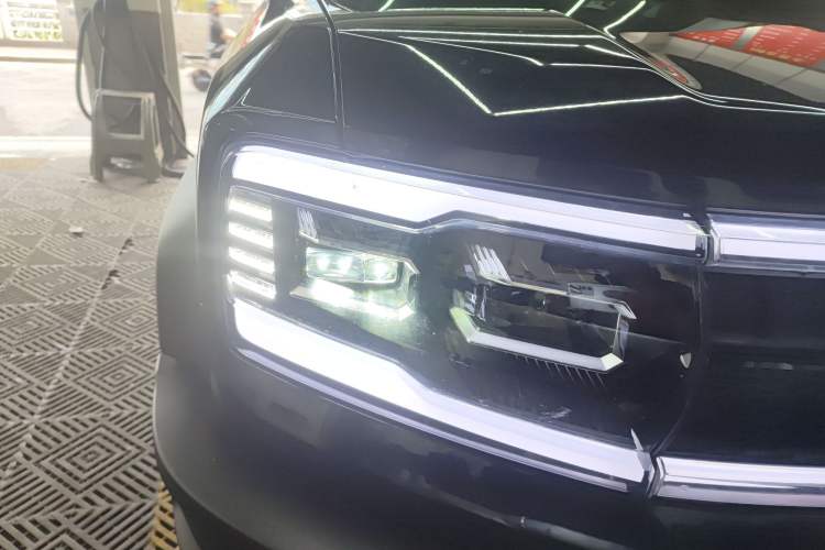 Used Formula Leopard 5 2023 Navigator Edition
