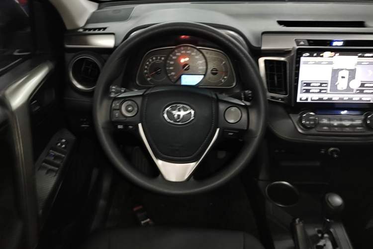 Used Toyota RAV4 2015 2.0L CVT Two-Wheel Drive Fashion Edition Steering Wheel