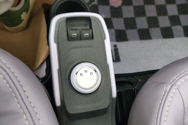 Used Chery QQ Ice Cream 2022 170km Sundae Phosphate Lithium-Ion