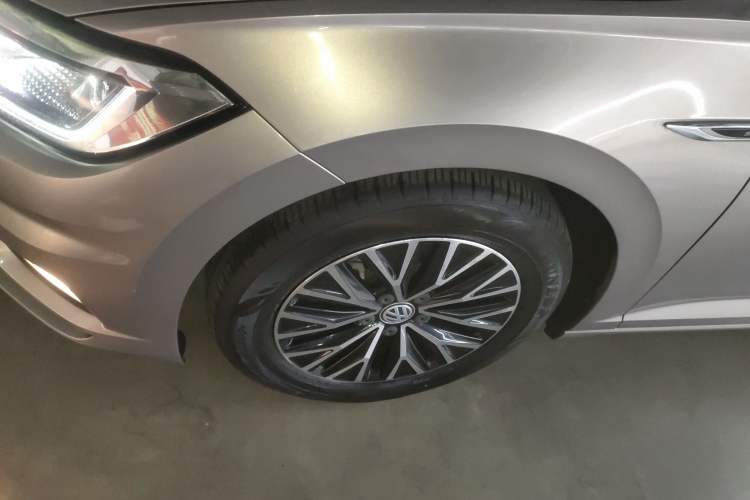 Used Volkswagen Sagitar 2021 280TSI DSG Comfort Connect Edition Left Front Wheel Hub