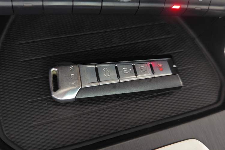 Used Wey VV5 2020 1.5T Two-Wheel Drive Color Pioneer