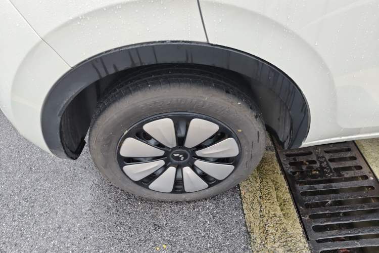 Used Wuling Bingo 2024 333 km Enjoyment Version Right Rear Wheel Hub