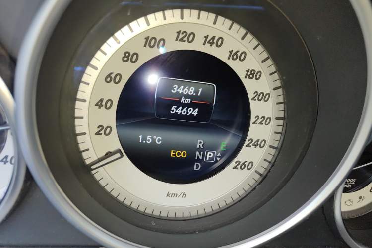 Used Mercedes-Benz E-Class 2016 E 200 Coupe Dynamic Edition Odometer Close Up