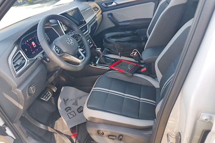 Used Volkswagen T-ROC 2023 300TSI DSG Two-Wheel-Drive Chen Guang Edition Left Front Seat