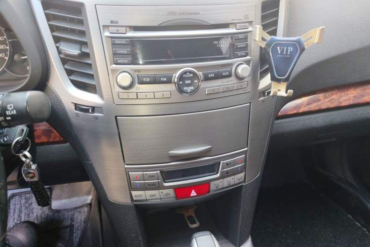 Used Subaru Outback 2010 2.5i Luxury Edition Audio And AC Panel