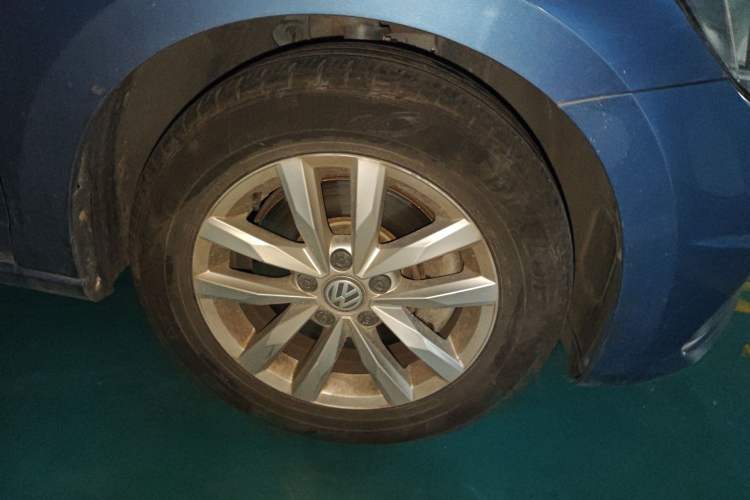 Used Volkswagen Touran 2018 Volkswagen Touran L 280TSI DSG Comfort Edition 7 Seats China V Emission Standard Right Front Wheel Hub