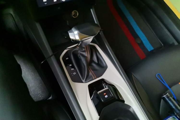 Used Dongfeng Aeolus Yixuan 2023 Mach Edition 1.5L Automatic Chasing Shadow Version Gear Lever
