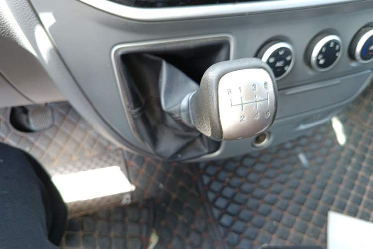 Used SAIC MAXUS Xintu V80 2019 2.0T Plus 6-Speed Manual – Aoyuntong Short Wheelbase Ultra-Low Roof 5/6-Seater