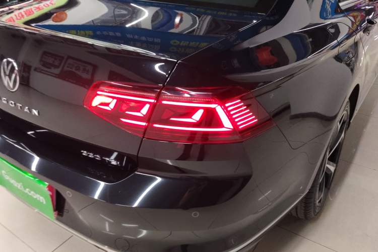 Used Volkswagen Magotan 2023 2 Million Units Limited Edition 330TSI DSG Leading Version Exterior 3