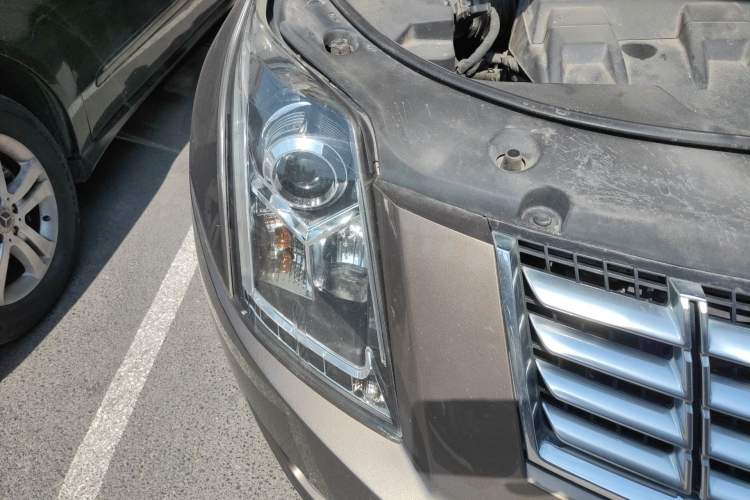 Used Cadillac SRX 2015 3.0L Comfort Version Right Front Headlight