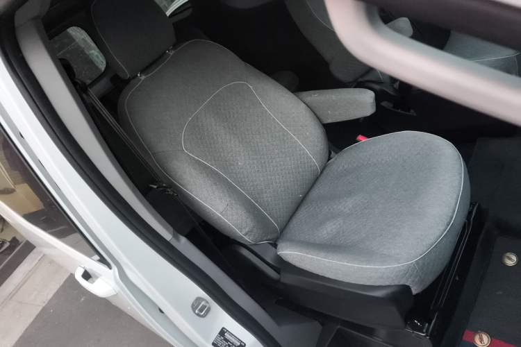 Used SAIC MAXUS Xintu V70 2025 2.0T Automatic Short Wheelbase Ultra-Low Roof Elite Edition – 5/6 Seats
