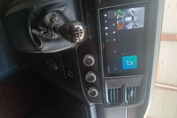 Used JMC Fushun 2023 2.0T Manual Short-Wheelbase Low-Roof Commercial Multi-Purpose Passenger Vehicle 6 Seats with Dual-Opening Tailgate
