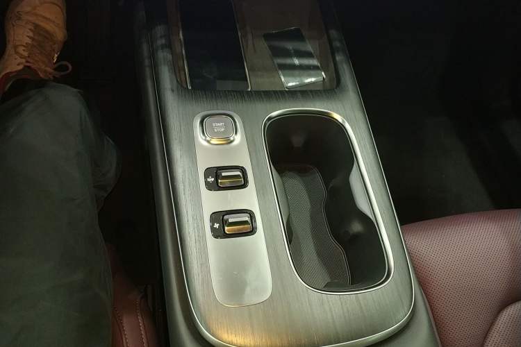 Used Xiaomi Auto SU7 2024 Rear-Drive Long-Range Intelligent Driving Version Gear Lever