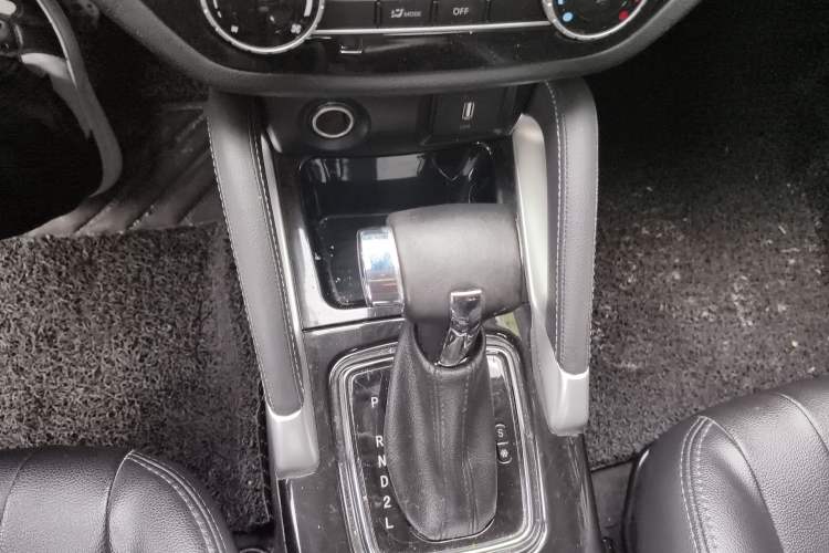 Used BAIC Changhe Q35 2018 1.5L Automatic Cool Edition Gear Lever