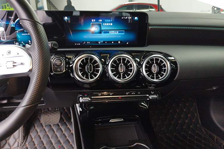 Used Mercedes-Benz A-Class 2022 Revised Version A 200 L Sport Sedan Fashionable Style
