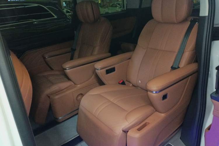 Used SAIC MAXUS Dajia 9 2024 Super Hybrid Long-Range Prairie Edition 7-Seater
