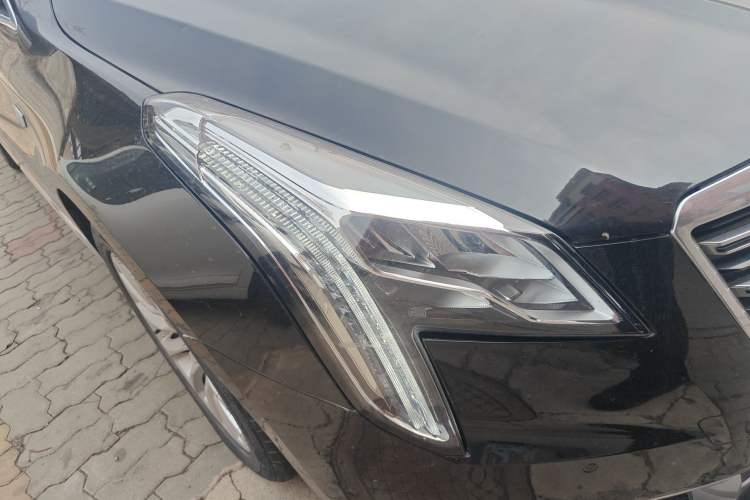 Used Cadillac XTS 2018 28T Tech Edition Right Front Headlight