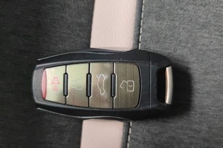 Used ORA Black Cat 2022 351 km HelloKitty Collaboration Edition Lithium-Ion Battery
