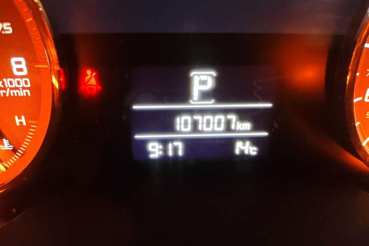 Used Acura CDX 2016 1.5T Two-Wheel Drive Deluxe Edition Odometer Close Up