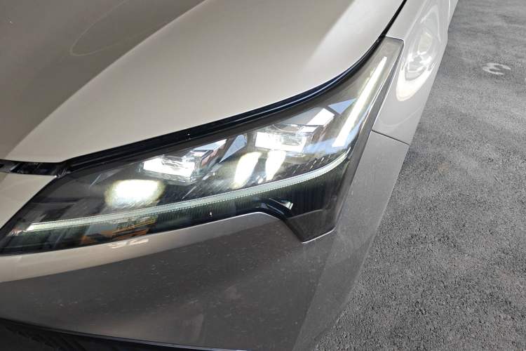 Used AION S 2023 Meizu 580 Lithium Iron Phosphate Left Front Headlight