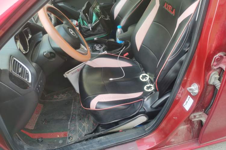 Used Mazda 3 Axela 2016 Sedan 1.5L Automatic Comfort Model