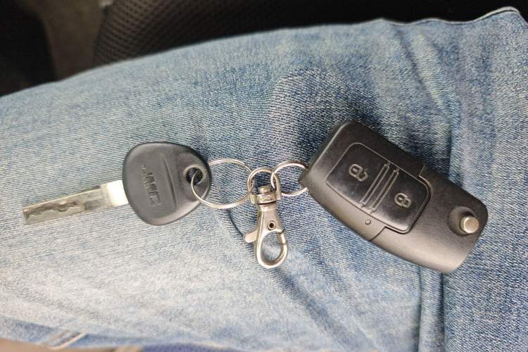 Used JMC Transit 2019 2.8T Commercial Version Long Wheelbase Mid-Roof 6-Seater Rear Single Tire China VI Emission Standard – JX493
