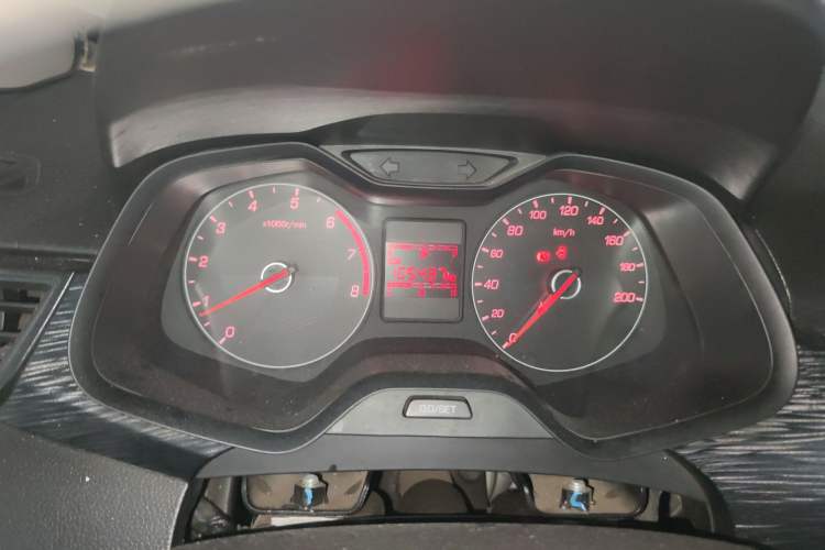 Used Baojun 310 2016 1.2L manual Comfort trim level