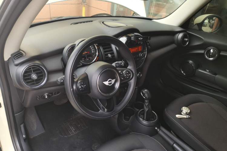Used MINI 2014 1.2T ONE+ Center Console