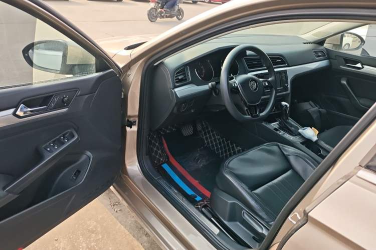 Used Volkswagen Lamando 2017 230TSI DSG Fashion Edition
