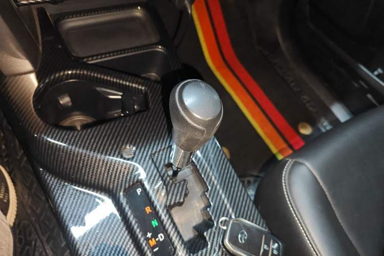 Used Toyota RAV4 2019 2.0L CVT Two-Wheel Drive Luxury Version China VI Standard
