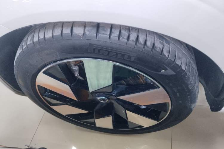 Used Volvo XC60 New Energy 2024 T8 Plug-in Hybrid Long-Range All-Wheel Drive Smart Luxury Edition Exterior 4