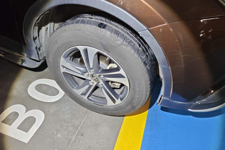 Used Toyota RAV4 2015 2.0L CVT Two-Wheel Drive Fashion Edition