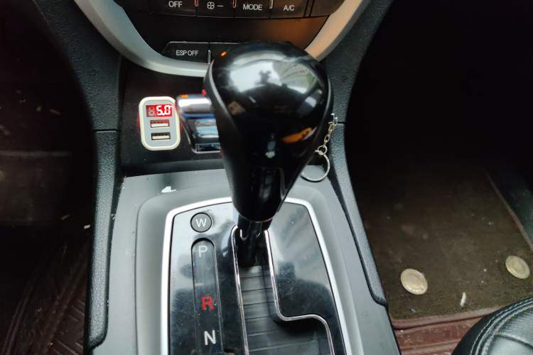 Used GAC Trumpchi GS5 2014 2.0L Automatic Two-Wheel Drive Anniversary Value Edition Gear Lever