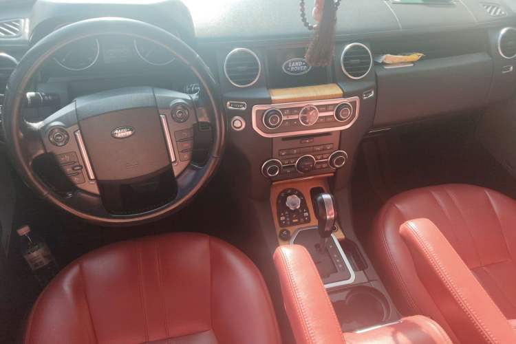 Used Land Rover Discovery 2012 5.0 V8 HSE Center Console