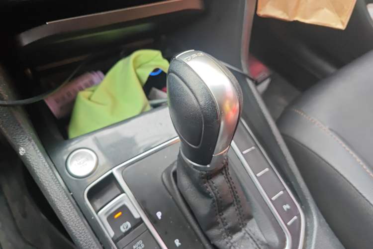 Used Volkswagen Golf Sportsvan 2018 230TSI Automatic Luxury Model Gear Lever