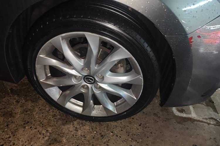 Used Mazda 3 Axela 2014 Sedan 2.0L Automatic Flagship Model
