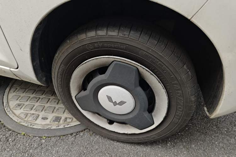 Used Wuling Hongguang MINIEV 2022 Zizai Version Lithium Iron Phosphate Right Front Wheel Hub