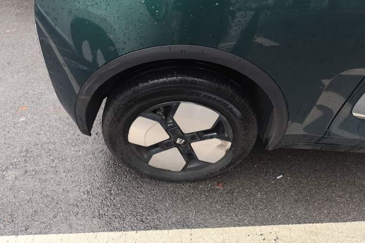 Used Baojun KiWi EV 2023 Smart Luxury Edition Lithium Iron Phosphate Right Rear Wheel Hub