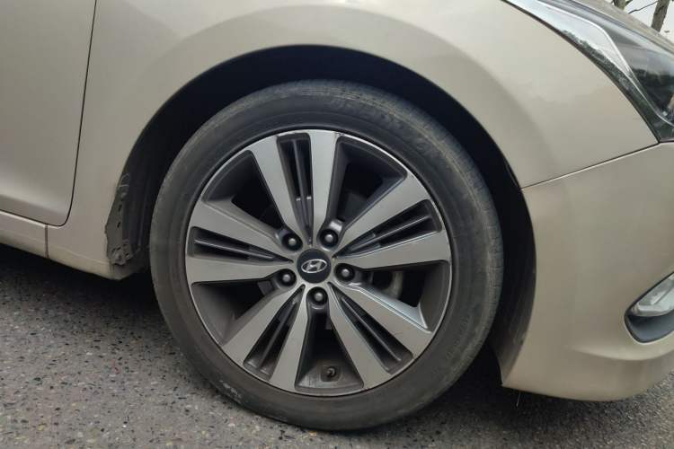 Used Hyundai Mistra 2014 1.8L Automatic Deluxe DLX Model Right Front Wheel Hub