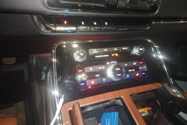 Used Lincoln Navigator 2020 3.5T Prestige Edition Gear Lever