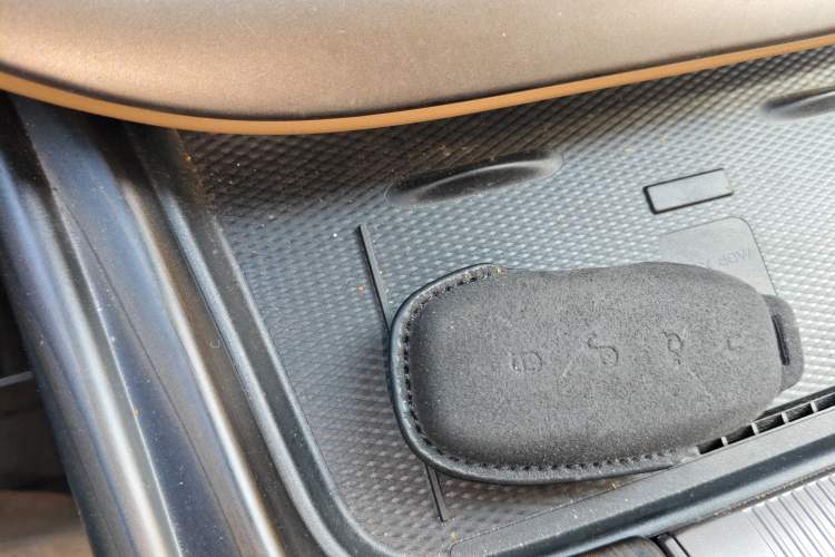 Used Denza D9 2022 DM-i 1040 Prestige Model Vehicle Key