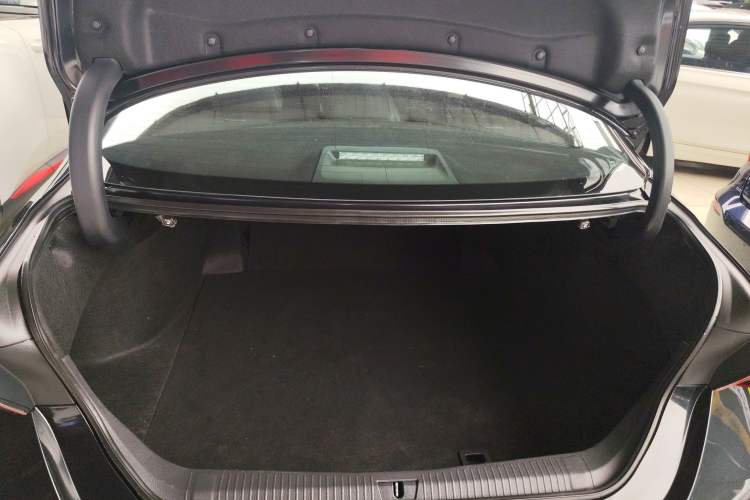 Used Toyota Avalon 2022 2.0L Luxury Edition Trunk