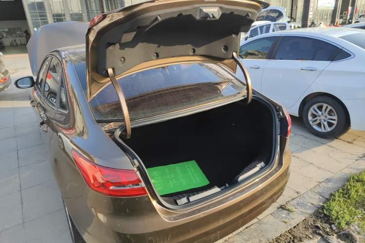 Used Ford Escort 2015 1.5L Automatic Fashion Model
