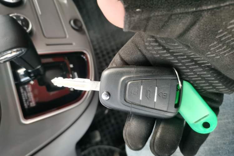 Used SAIC MAXUS Xintu V80 2021 2.0T AMT Classic Aoyuntong Short Wheelbase Mid-Roof 5/6-Seater