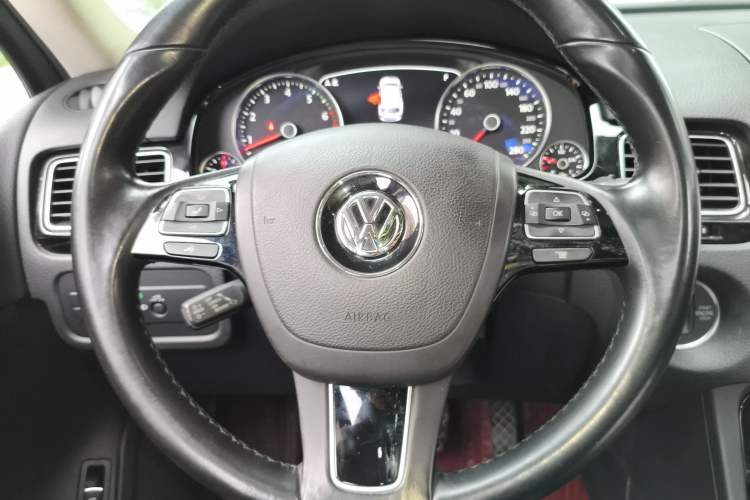 Used Volkswagen Touareg 2018 3.0 TSI Glory Collection Edition

